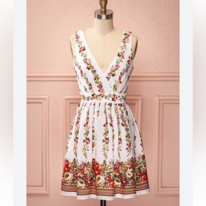 Minuet floral open back dress Small